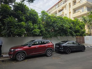 Parking in 6 BHK Independent House at High Grounds – for Sale