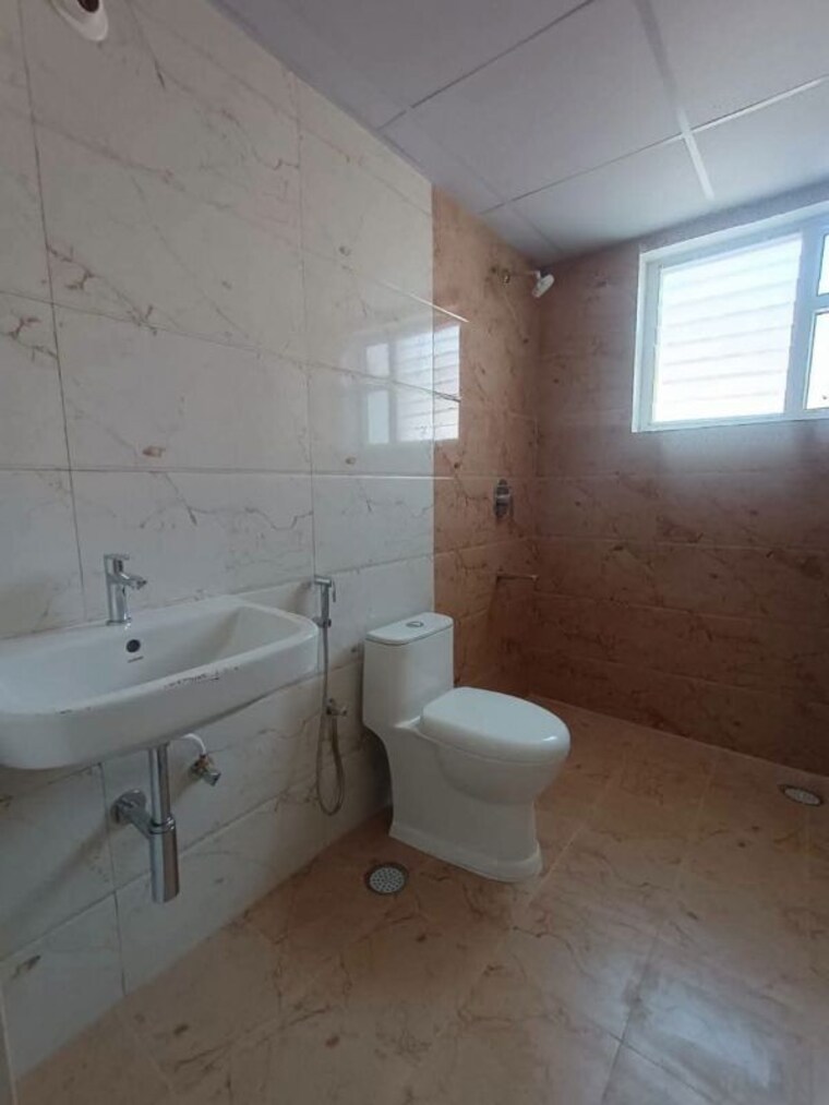 Bathroom, elite-breeze 3 Bedroom 1600 Sq.Ft. Apartment In Harlur Bangalore 10459584