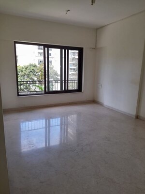 Room in 3 BHK Apartment at Nav Palmyra Apartment, Khar West – for Rent
