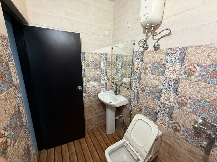 Bathroom, sector 36 3.5 Bedroom 450 Sq.Mt. Villa In Sector 36 Noida 10459591
