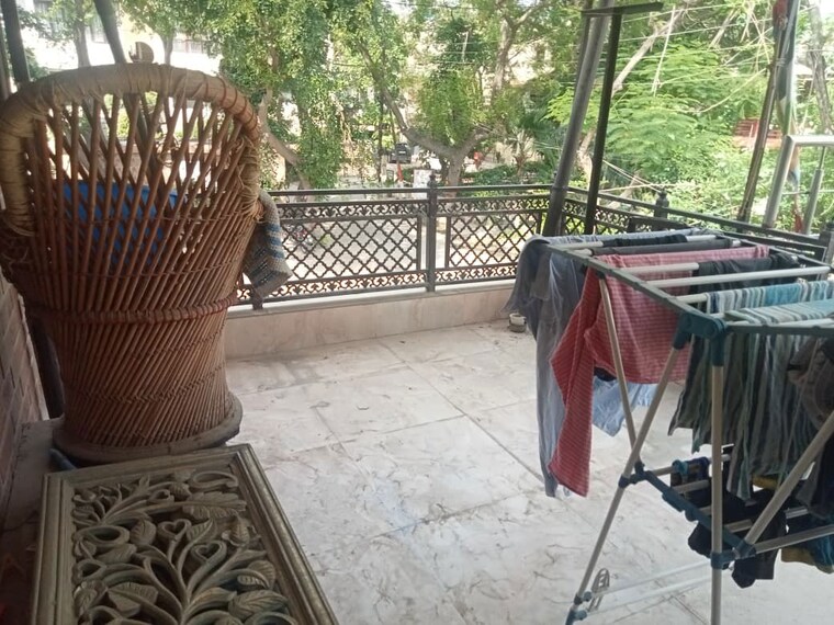 Balcony, arun vihar 2.5 Bedroom 350 Sq.Mt. Villa In Arun Vihar Noida 10459604
