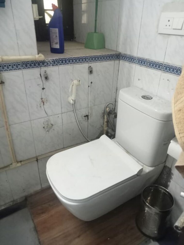 Bathroom, arun vihar 2.5 Bedroom 350 Sq.Mt. Villa In Arun Vihar Noida 10459604