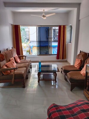 2 BHK Apartment For Rent in Khar West