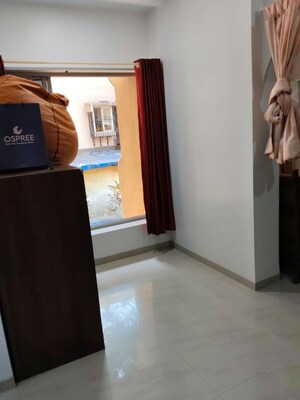 Furnished Amenities in 2 BHK Apartment at Khar West – for Rent