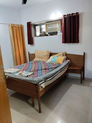 Bedroom in 2 BHK Apartment at Khar West – for Rent