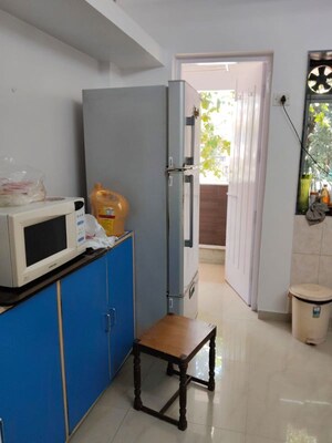Team Area in 2 BHK Apartment at Khar West – for Rent