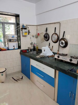 Team Area in 2 BHK Apartment at Khar West – for Rent
