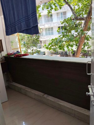 Bedroom in 2 BHK Apartment at Khar West – for Rent