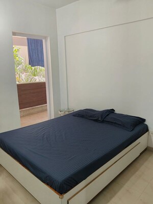 Bedroom in 2 BHK Apartment at Khar West – for Rent