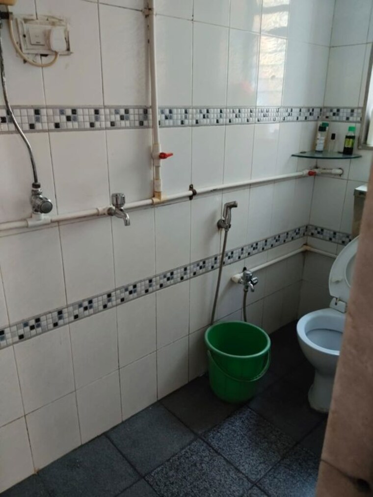 Bathroom, khar west 2 Bedroom 780 Sq.Ft. Apartment In Khar West Mumbai 10459634