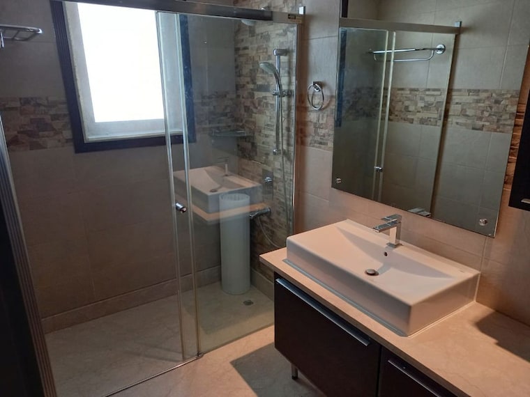 Bathroom, maharishi-dayanand-cghs 3 Bedroom 300 Sq.Yd. Apartment In Vasant Kunj Delhi 10459635