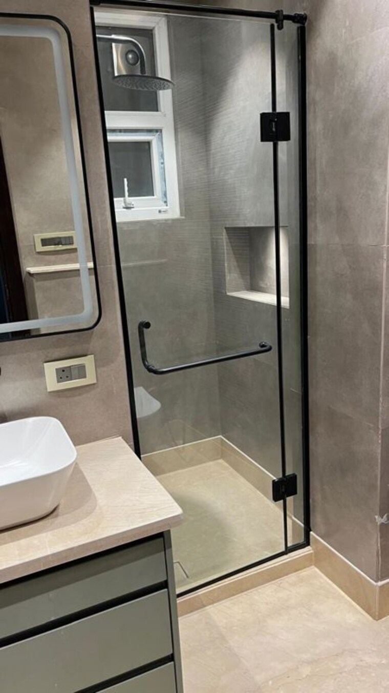 Bathroom, maharishi-dayanand-cghs 3 Bedroom 200 Sq.Yd. Villa In Vasant Kunj Delhi 10459657