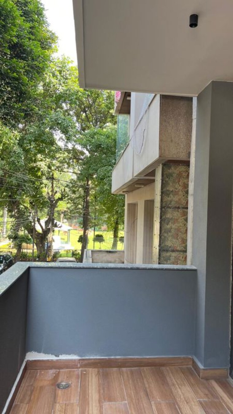 Balcony, maharishi-dayanand-cghs 3 Bedroom 200 Sq.Yd. Villa In Vasant Kunj Delhi 10459657