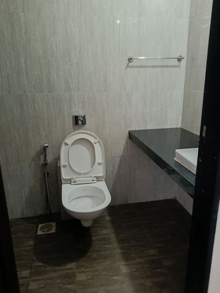 Bathroom, lower parel 2 Bedroom 600 Sq.Ft. Apartment In Lower Parel Mumbai 10459676