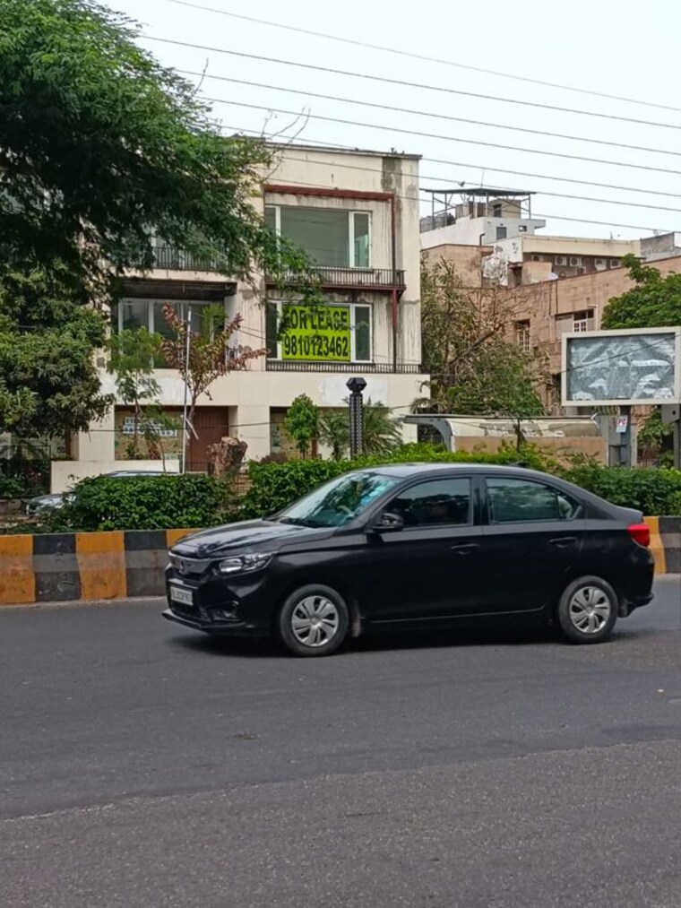  Parking, connaught place Commercial Shop 5000 Sq.Ft. In Connaught Place Delhi 10459699