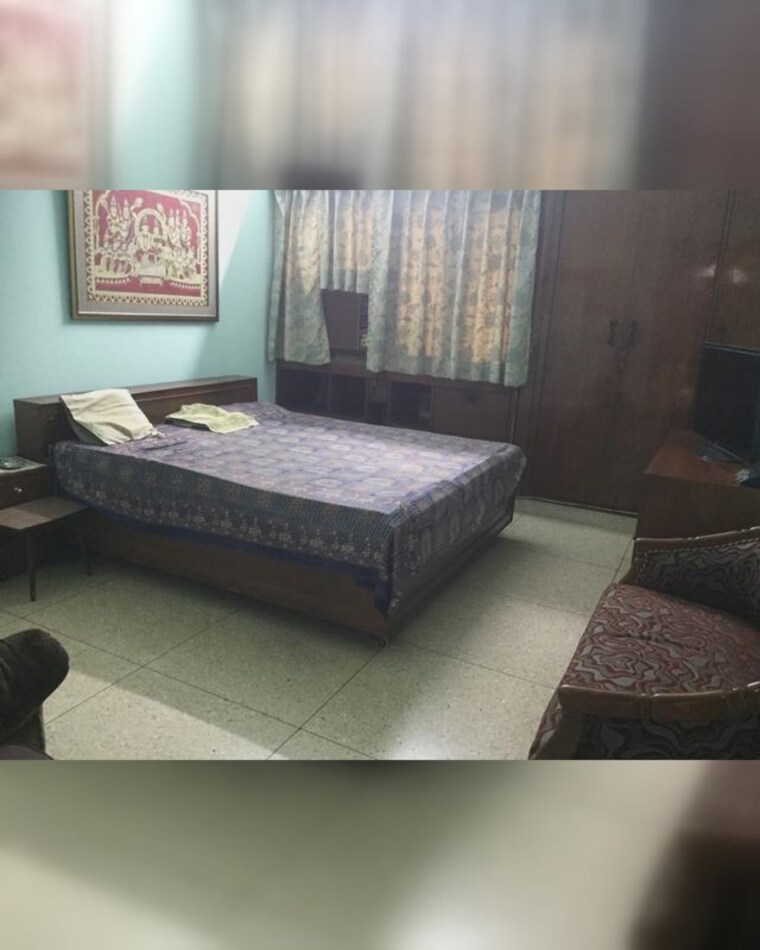 Bedroom, east of kailash 3 Bedroom 285 Sq.Yd. Builder Floor In East Of Kailash Delhi 10459758