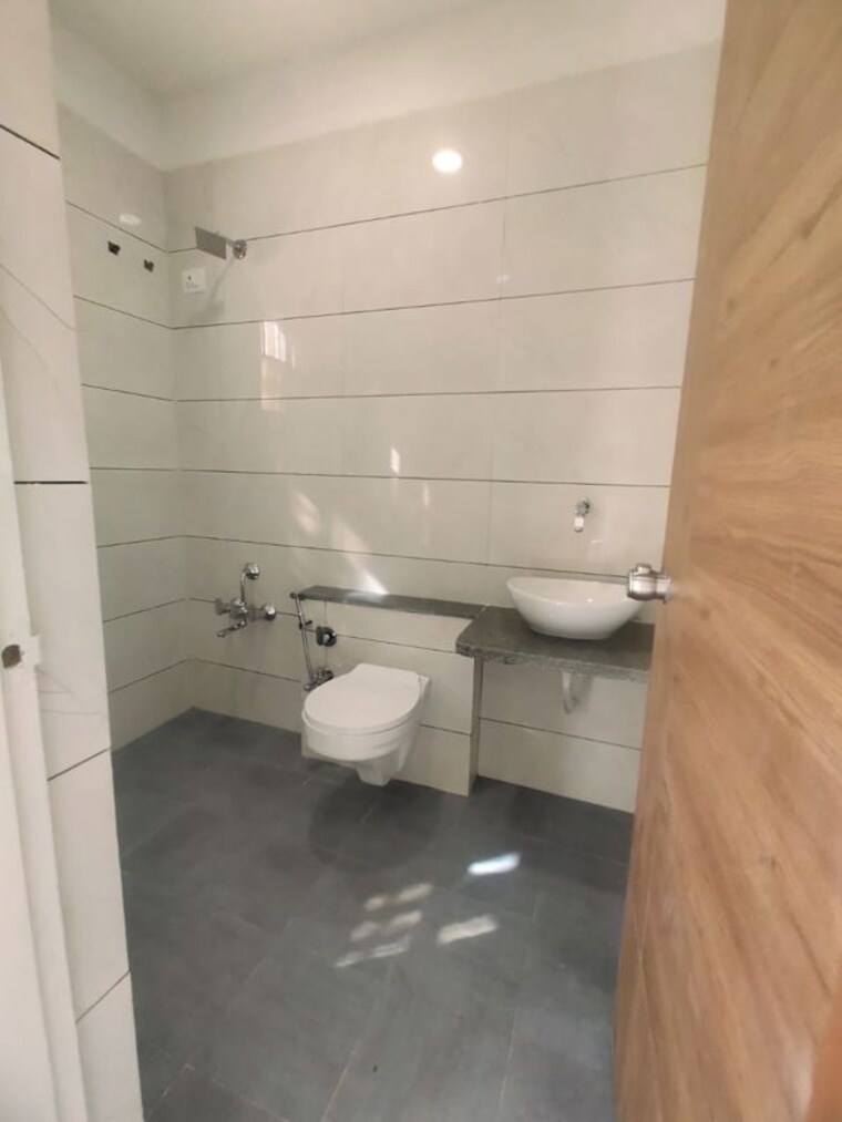 Washroom, sama savli road 3 Bedroom 905 Sq.Ft. Apartment In Sama Savli Road Vadodara 10459745