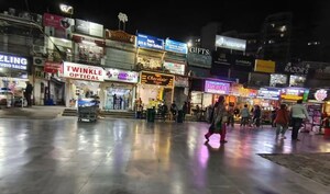  Shop For Rent in Connaught Place