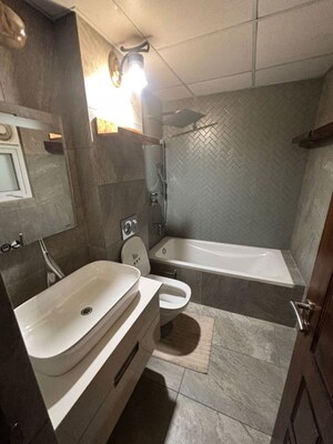 Bathroom in 3.5 BHK Apartment at Ajnara Daffodil, Sector 137 – for Rent