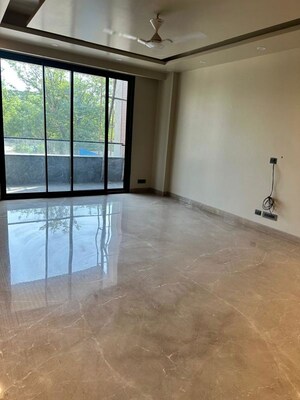 Room in 4 BHK Builder Floor at Green Wood City, Sector 45 – for Sale