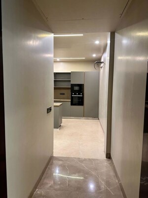 Building Lobby in 4 BHK Builder Floor at Green Wood City, Sector 45 – for Sale