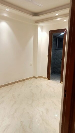 Room in 3 BHK Builder Floor at Sector 49 – for Sale