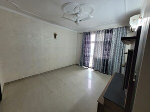 Room in 3 BHK Apartment at BPTP Discovery Park, Sector 80 – for Rent