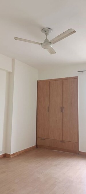Room in 3 BHK Builder Floor at Unitech Woodstock Floors, Sector 50 – for Rent