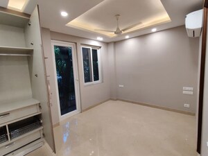 Room in 4 BHK Builder Floor at Saket – for Rent