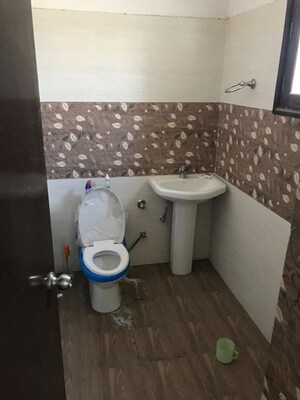 Bathroom in 3 BHK Apartment at Maulviganj – for Rent
