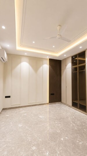 Room in 3 BHK Builder Floor at Sushant Lok I – for Rent
