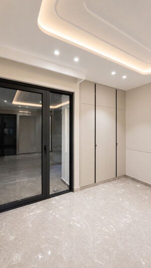 Room in 3 BHK Builder Floor at Sushant Lok I – for Rent