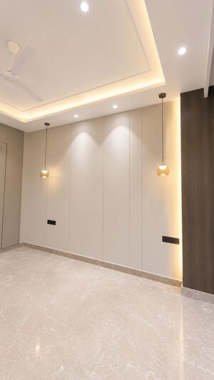 Room in 3 BHK Builder Floor at Sushant Lok I – for Rent