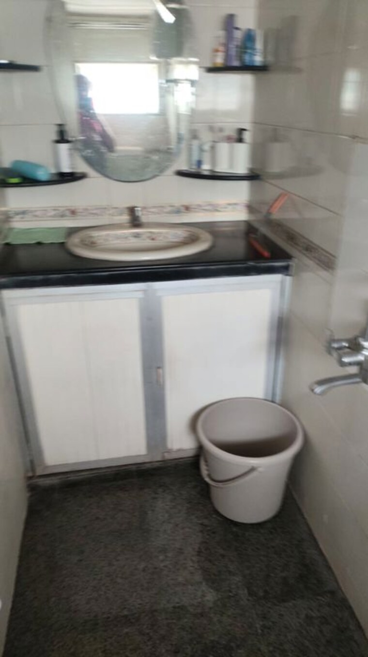 Bathroom, shree ram nagar 1 RK 350 Sq.Ft. Apartment In Shree Ram Nagar Mumbai 10459966