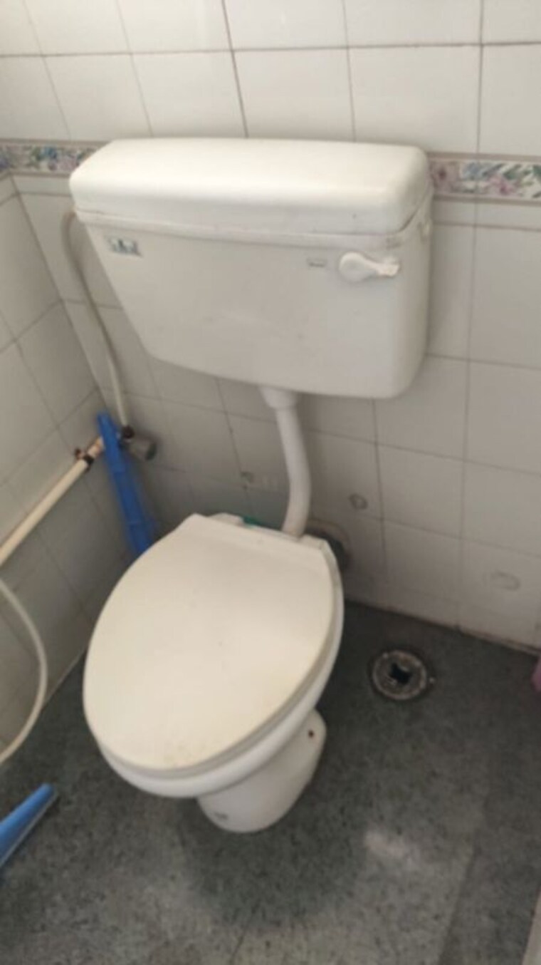 Bathroom, shree ram nagar 1 RK 350 Sq.Ft. Apartment In Shree Ram Nagar Mumbai 10459966