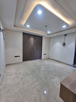 Room in 5 BHK Builder Floor at Green Fields Colony – for Sale