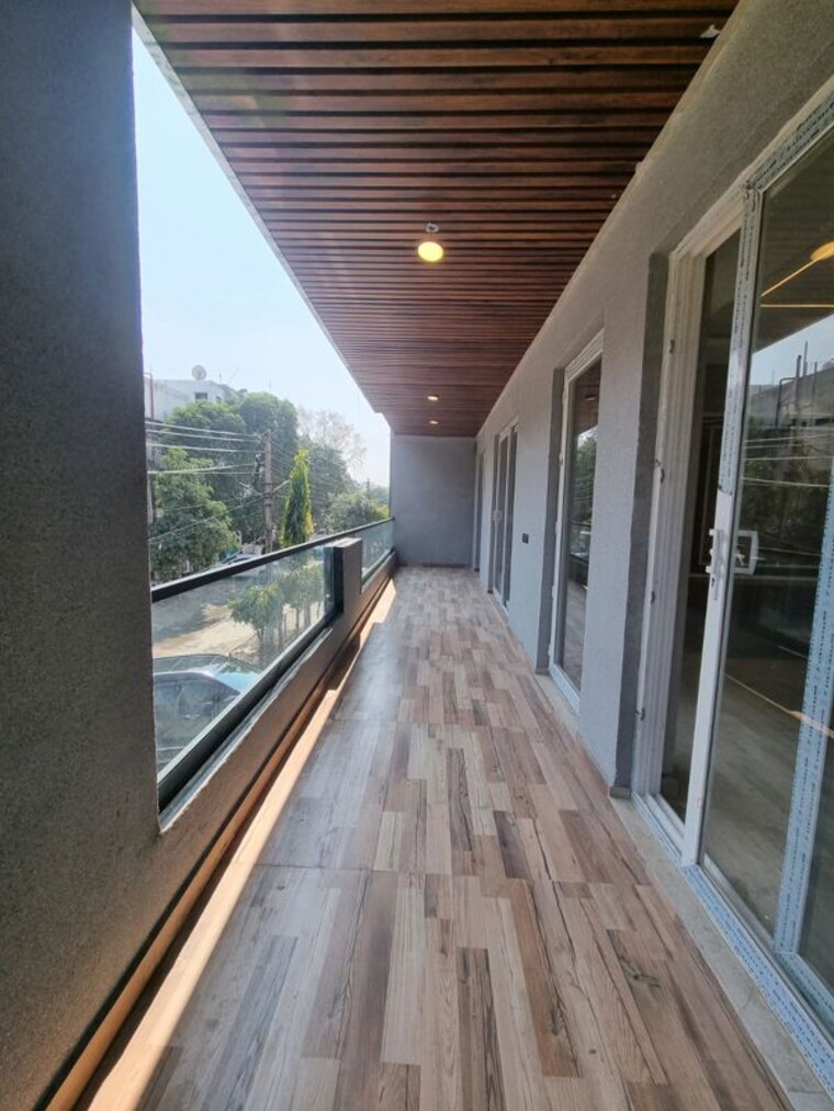 Balcony, green fields colony 5 Bedroom 5000 Sq.Ft. Builder Floor In Green Fields Colony Faridabad 10459952