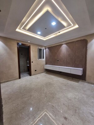Room in 5 BHK Builder Floor at Green Fields Colony – for Sale