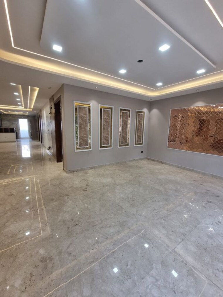  Parking, green fields colony 5 Bedroom 5000 Sq.Ft. Builder Floor In Green Fields Colony Faridabad 10459952