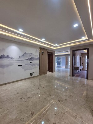 Room in 5 BHK Builder Floor at Green Fields Colony – for Sale