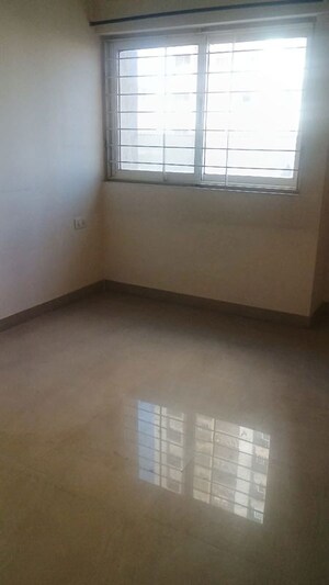 Room in 2.5 BHK Apartment at Amanora Trendy Homes, Hadapsar – for Rent