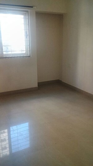 Room in 2.5 BHK Apartment at Amanora Trendy Homes, Hadapsar – for Rent