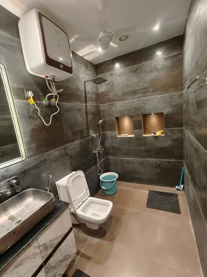 Furnished Amenities in 4 BHK Builder Floor at Panchsheel Park – for Rent