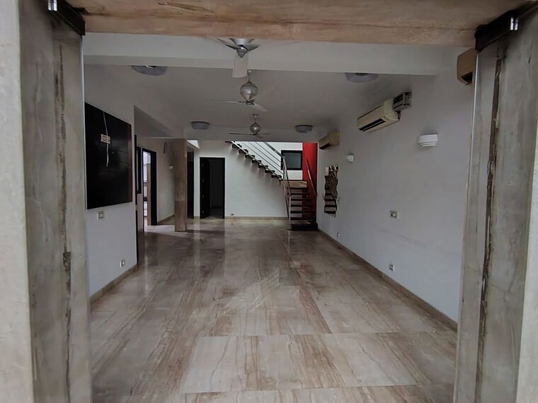Room, panchsheel park 4 Bedroom 500 Sq.Yd. Builder Floor In Panchsheel Park Delhi 10459996
