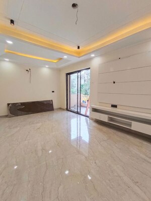 Room in 5 BHK Builder Floor at Green Fields Colony – for Sale