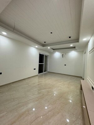 Room in 5 BHK Builder Floor at Green Fields Colony – for Sale