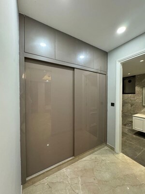 Room in 5 BHK Builder Floor at Green Fields Colony – for Sale
