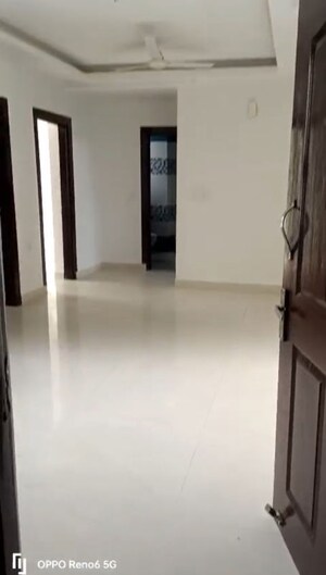 Room in 2 BHK Apartment at LR Bluemoon Homes, Raj Nagar Extension – for Rent