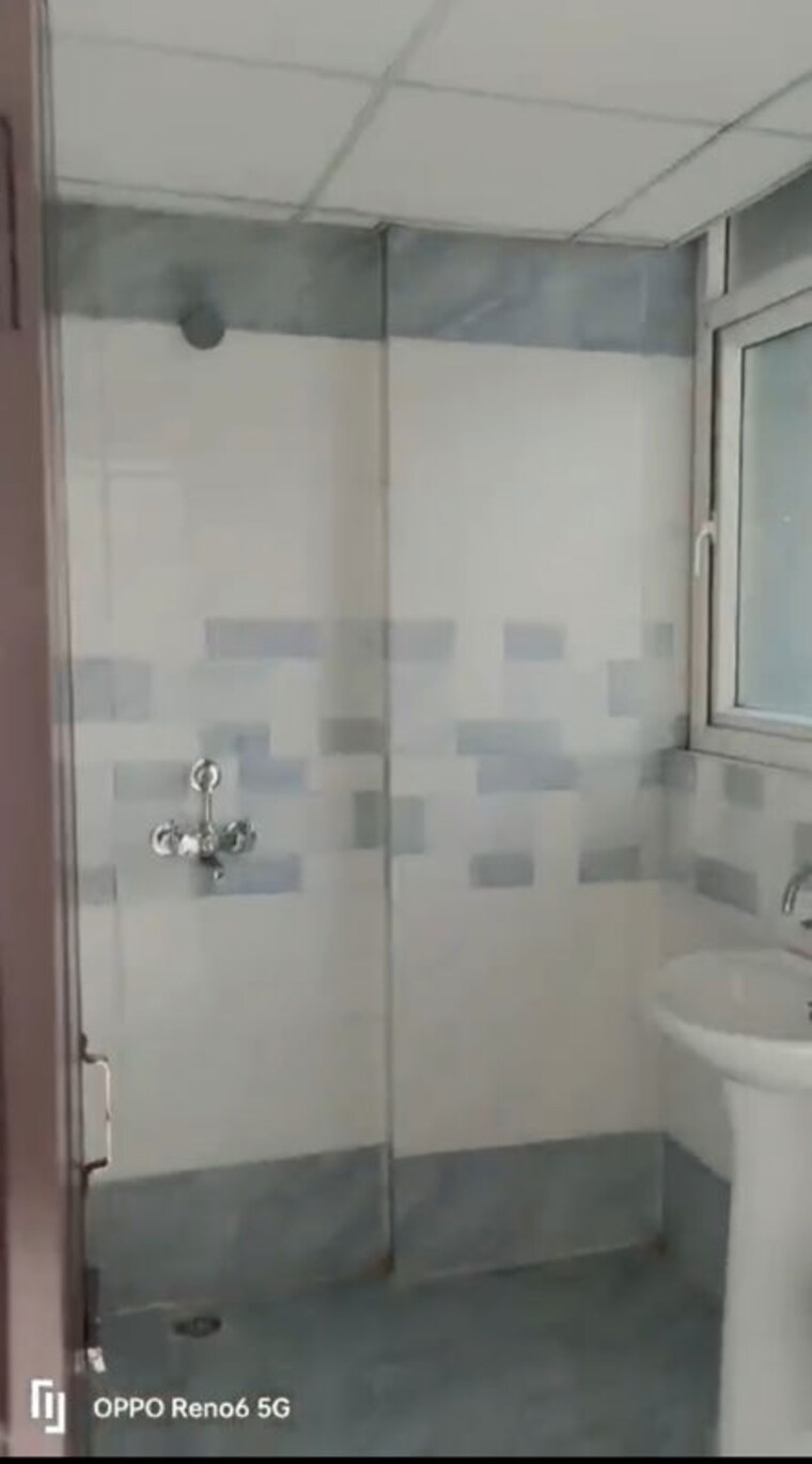 Bathroom, lr-bluemoon-homes 2 Bedroom 1050 Sq.Ft. Apartment In Raj Nagar Extension Ghaziabad 10459997