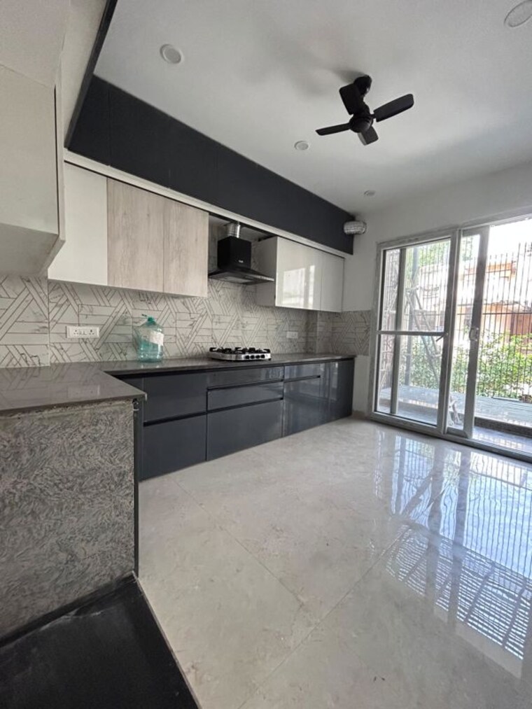 Kitchen, dlf-city-gurgaon 2 Bedroom 1800 Sq.Ft. Builder Floor In Sector 27 Gurgaon 10459991